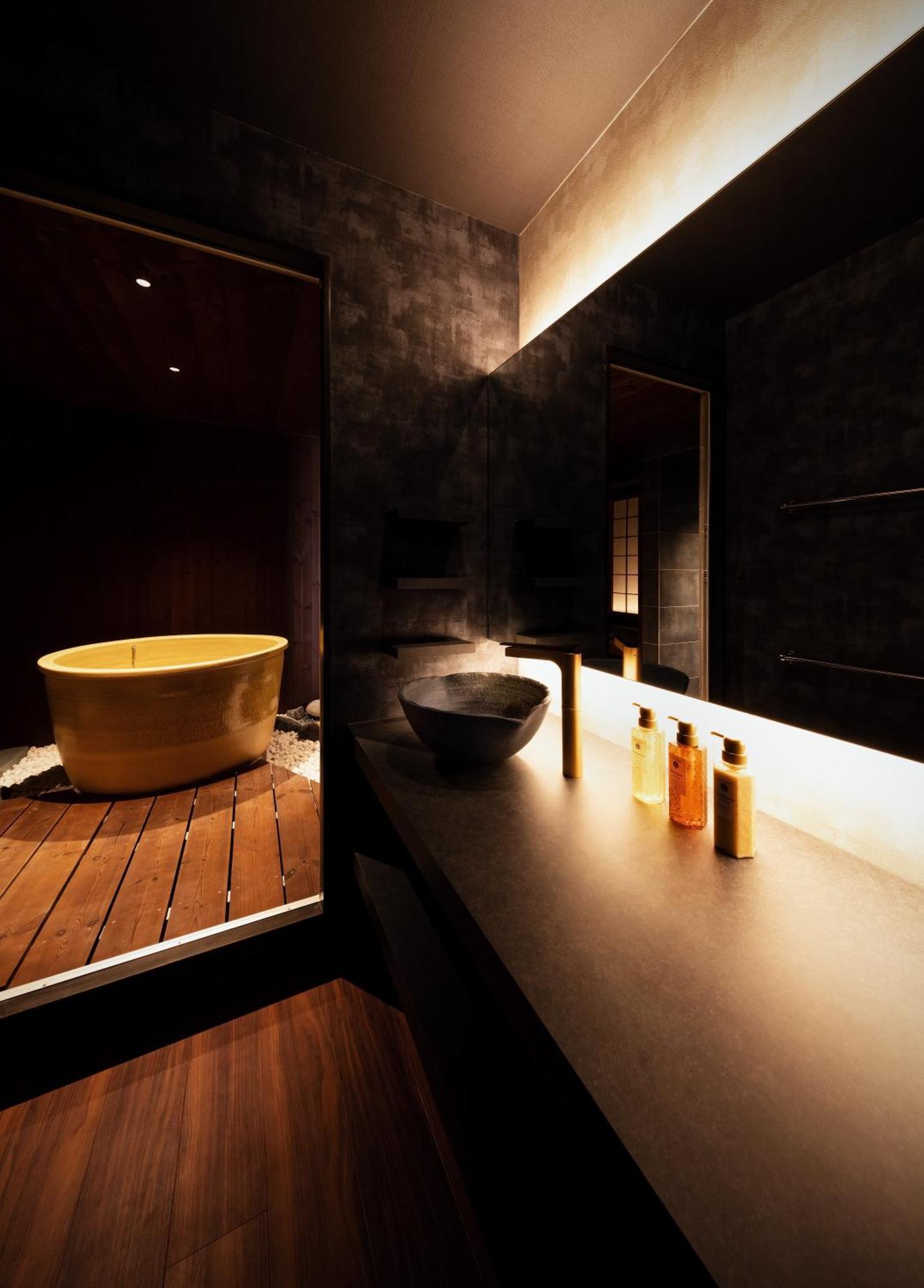 Вилла 古今 天下茶屋 With A Private Parking Lot And A Half Open-Air Bath And Direct To Kix Осака Экстерьер фото